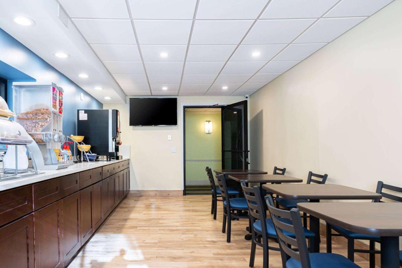 Days Inn By Wyndham Hartford/Closest Downtown Zewnętrze zdjęcie