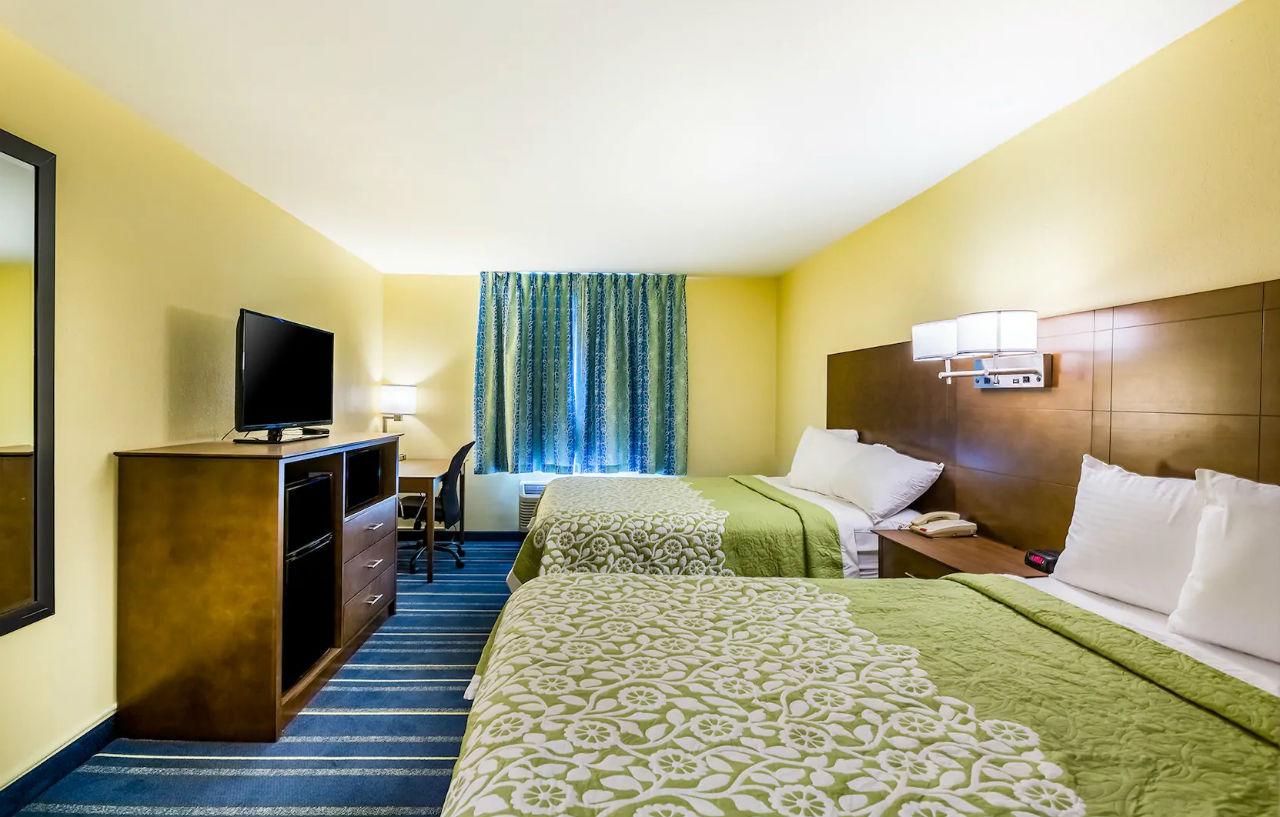 Days Inn By Wyndham Hartford/Closest Downtown Zewnętrze zdjęcie
